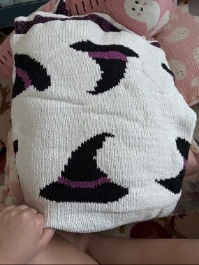 White Knit Throw with Black & Purple Witch Hat Motif